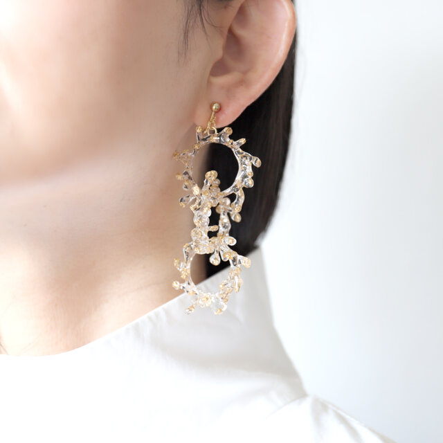 crown of baby's breath -triple- (white/gold)ピアス／イヤリング