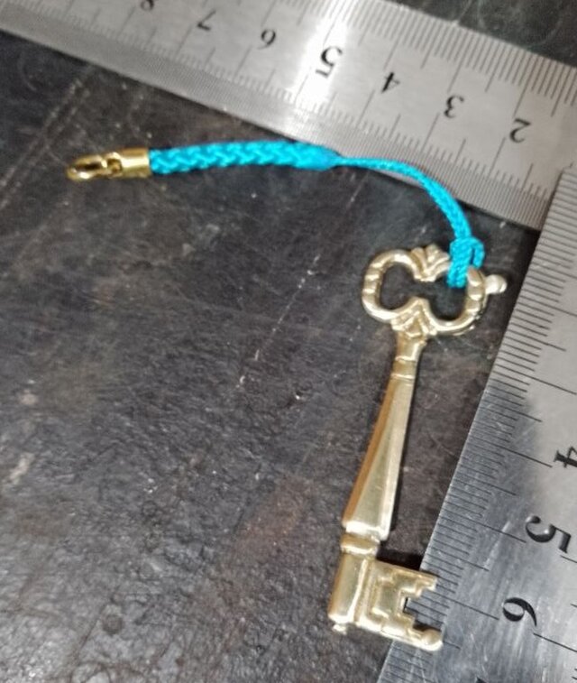 数量限定　真鍮製帯飾り根付用のカギ型　差し込みプレート　根付を付けて着物や浴衣の飾りに　男女OK