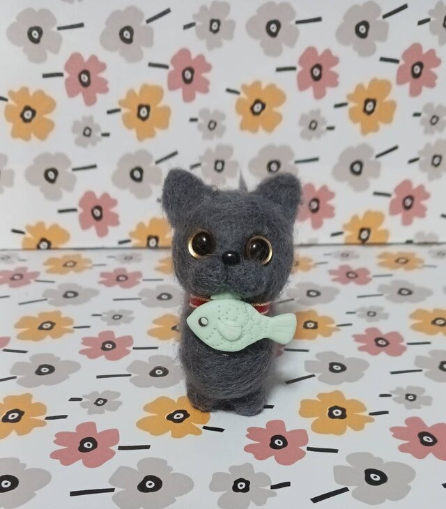 羊毛フェルトお魚くわえたロシアンブルー | iichi 日々の暮らしを