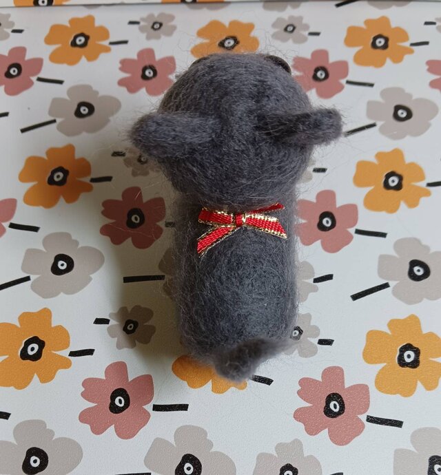 羊毛フェルトお魚くわえたロシアンブルー | iichi 日々の暮らしを