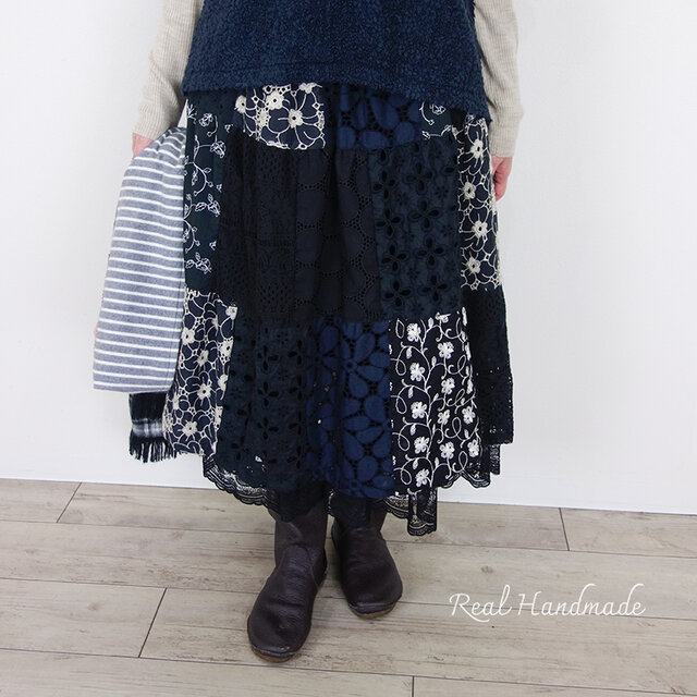 黒とネイビーのレースいろいろ・パッチティアードスカート＋レースペチコート