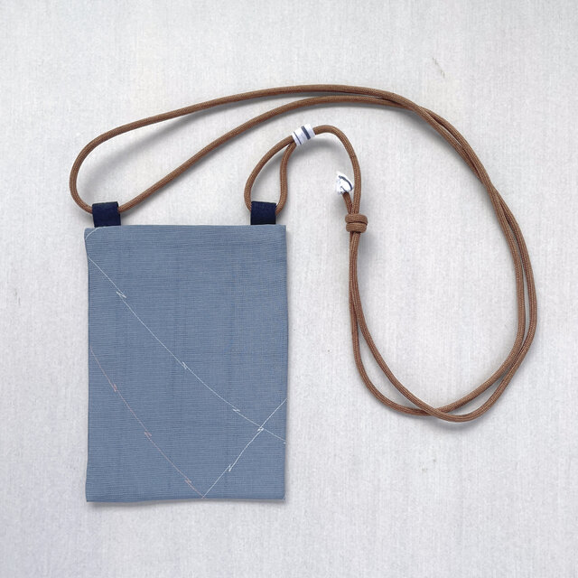 【1点もの】着物地のミニサコッシュ -正絹 絽 灰紺 抽象線模様 & 浴衣地 白地に格子（ヴィンテージ） CRB638