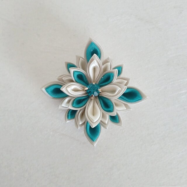 花咲み　ブローチ　星花 　ターコイズグリーン　つまみ細工