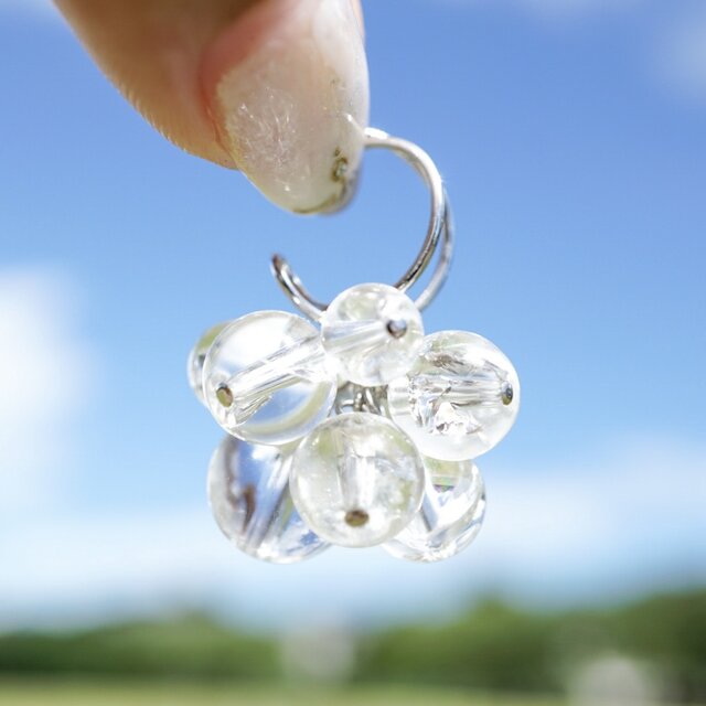 「シャボン玉」イヤーカフ 片耳 アイリスクォーツ 虹 レインボー クリア 透明 大ぶり 水晶 天然石 ゴールド シルバー