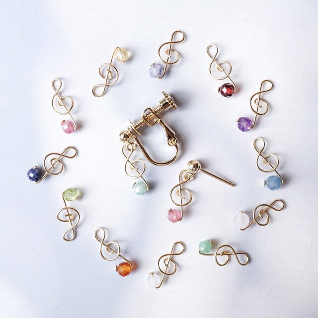 【誕生石が選べる】ト音記号 ピアス／イヤリング 音符 音楽 天然石 アクセサリー ギフト対応 プレゼント