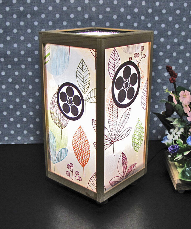 ◆家紋の宿り木=「丸に梅鉢」（家紋変更可）／至福の明り・心温まるひととき／LED昼白色･桧枠造・厚紙張貼・軽量／