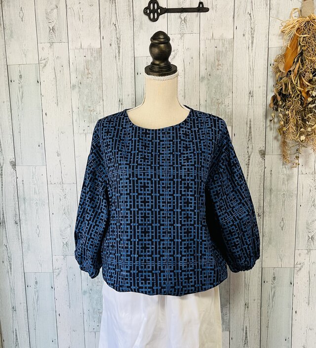 ☆ 浴衣リメイク　青に格子柄のゆかた反物から　パフ袖ブラウス　♪