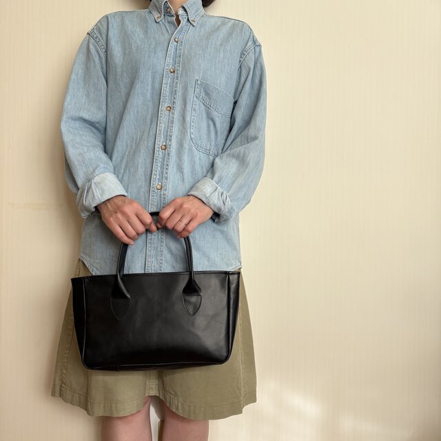 本革 スモールアトリエバッグ／ブラック｜クラシカルな佇まいと深みレザー