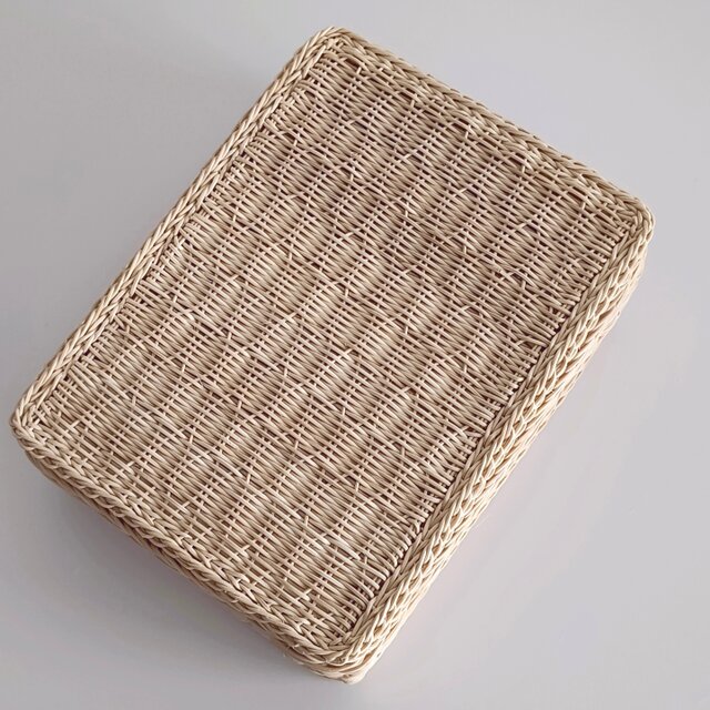 籐の文箱（B5用紙の入る四角い蓋付きバスケット）よろけ編み | iichi