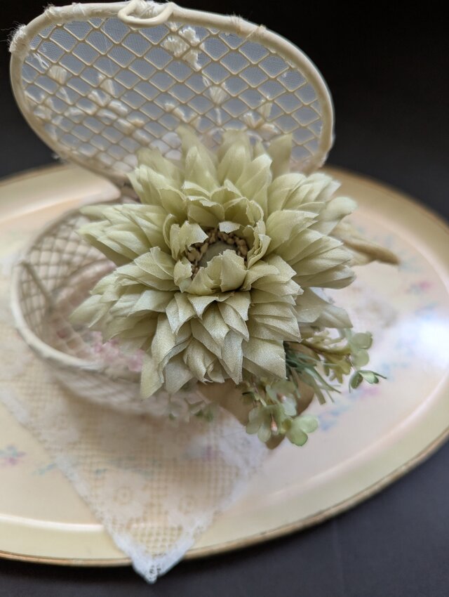 コサージュ ガーベラと野の花たち（ティグリーン色）A96