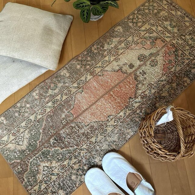 50×119パッチワーク　淡いサーモン×グレージュ　トルコヴィンテージラグ 50×119パッチワーク 淡いサーモン×グレージュ トルコ