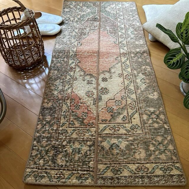 50×119パッチワーク　淡いサーモン×グレージュ　トルコヴィンテージラグ 50×119パッチワーク 淡いサーモン×グレージュ トルコ