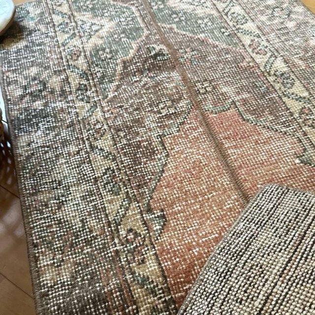 50×119パッチワーク　淡いサーモン×グレージュ　トルコヴィンテージラグ 50×119パッチワーク 淡いサーモン×グレージュ トルコ
