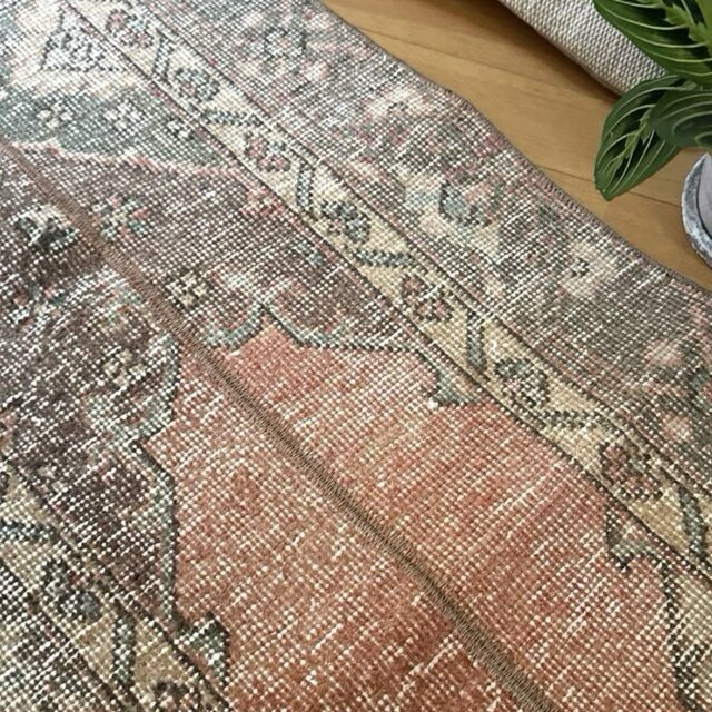 50×119パッチワーク　淡いサーモン×グレージュ　トルコヴィンテージラグ 50×119パッチワーク 淡いサーモン×グレージュ トルコ