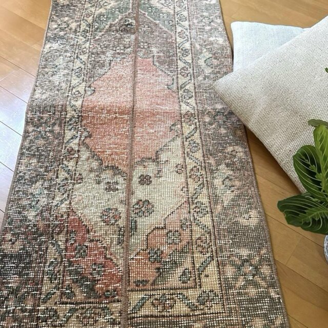 50×119パッチワーク　淡いサーモン×グレージュ　トルコヴィンテージラグ 50×119パッチワーク 淡いサーモン×グレージュ トルコ