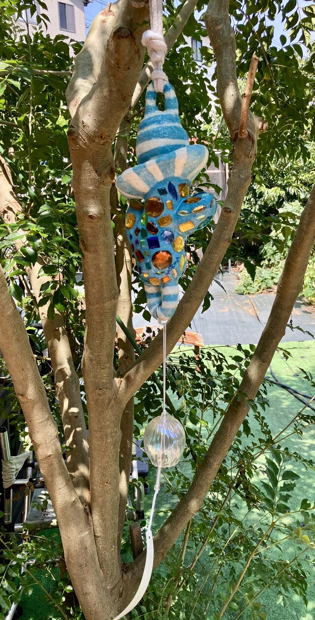 ミニサイズ 風鈴付き サボテン形ブルー樹脂タイル付き オブジェ