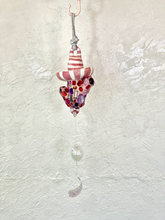 ミニサイズ　風鈴付き　サボテン形ピンク　樹脂タイル付き　オブジェ　手作り　セメント　