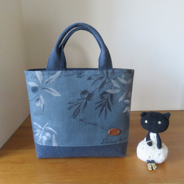 紺色のオリーブ柄リネンのトートバッグ