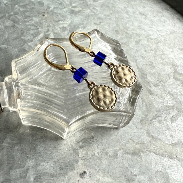 P620-ヴィンテージピアス U.S.A. 1980s Gold Tone Blue Beads