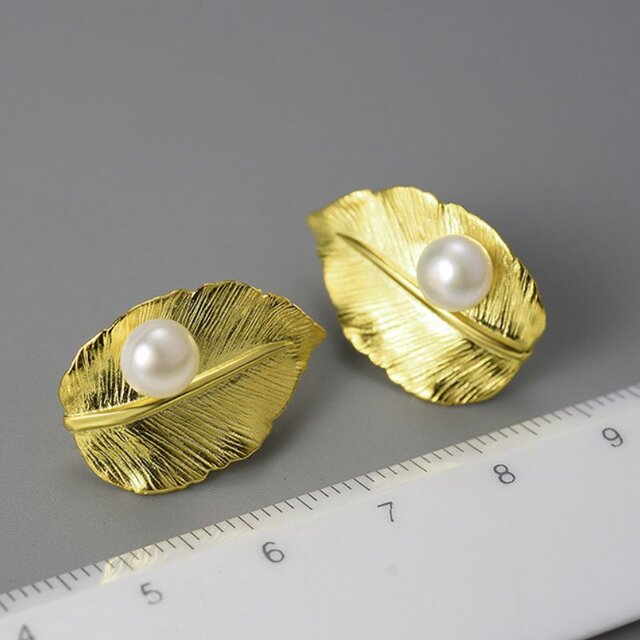 桜の葉のピアス - 特別な日の装いにもぴったり　R422 桜の葉のピアス - 特別な日の装いにもぴったり R422 | iichi