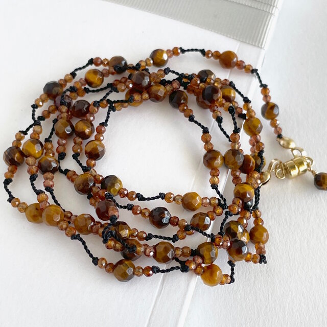 タイガーアイとグロシュラーガーネット（ヘソナイト）のロングコード