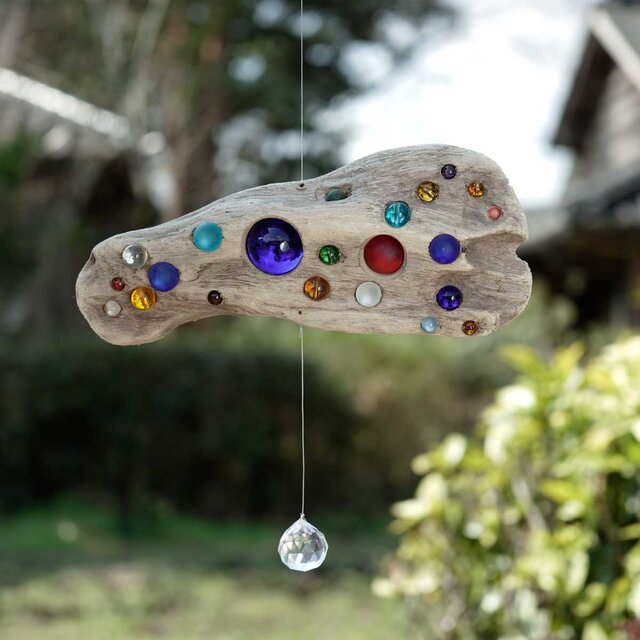 お部屋の中に太陽を　 流木とサンキャッチャー&モビール　窓の装飾 　ガラス玉　クリスタルプリズム　ビーチスタイル　４８