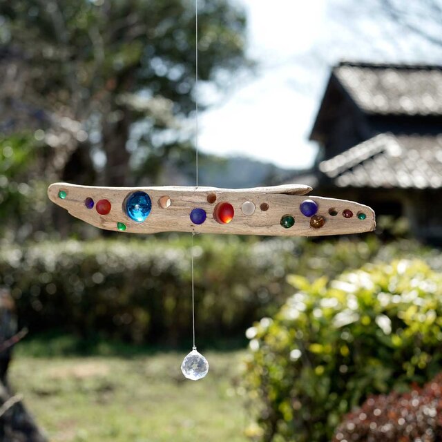 お部屋の中に太陽を　 流木とサンキャッチャー&モビール　窓の装飾 　ガラス玉　クリスタルプリズム　ビーチスタイル　４９