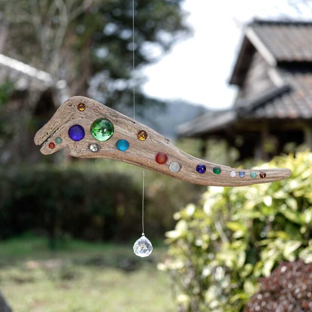 お部屋の中に太陽を　 流木とサンキャッチャー&モビール　窓の装飾 　ガラス玉　クリスタルプリズム　ビーチスタイル　５２