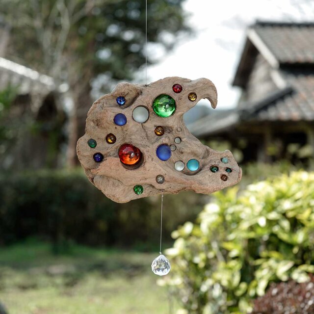 お部屋の中に太陽を　 流木とサンキャッチャー&モビール　窓の装飾 　ガラス玉　クリスタルプリズム　ビーチスタイル　５３