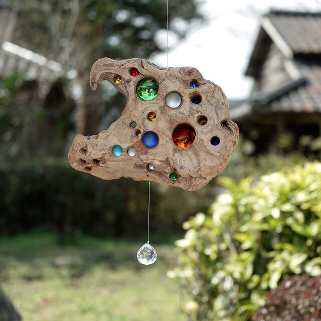 お部屋の中に太陽を 流木とサンキャッチャー&モビール 窓の装飾 ガラス