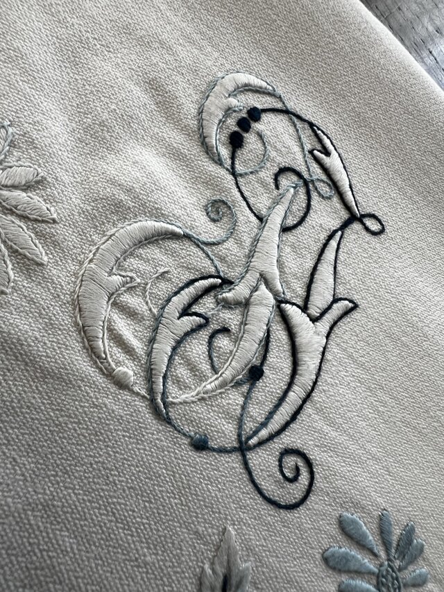 フランスヴィンテージ手刺繍　花籠パニエ　ミモザ　スミレ　リネンファブリッククロス フランスヴィンテージ手刺繍 花籠パニエ ミモザ スミレ リネン