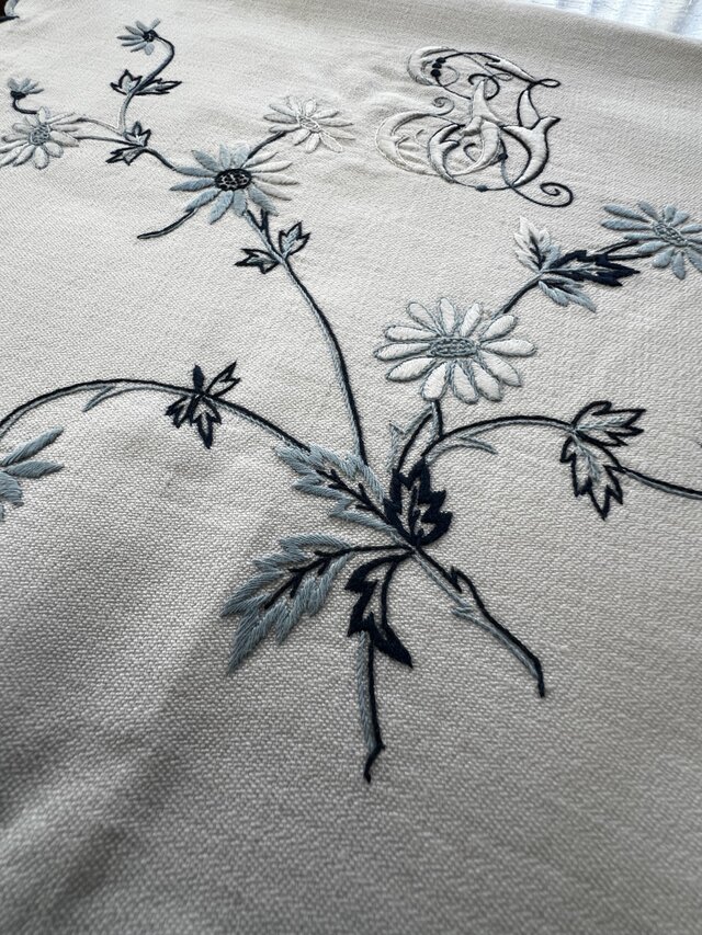 1900年代手刺繍リネンケース | iichi 日々の暮らしを心地よくする