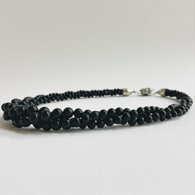 ガラスビーズ3連ツイストネックレス/4x8mm約43cm/マルーンブラック/日本製