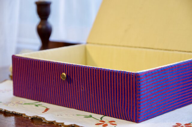 布箱 アンティーク布 刺繍 クレイジーキルト | iichi 日々の暮らしを