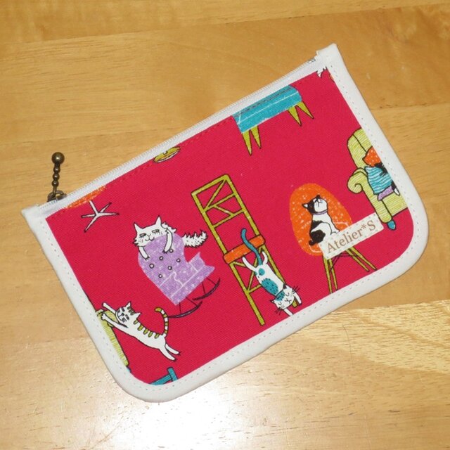 ミニフラットポーチ★椅子とネコ・犬柄（赤ピンク）