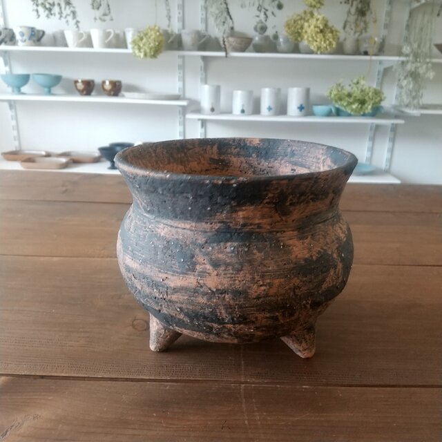 三本脚の植木鉢（プリミティブデザイン）