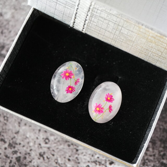 ローズクォーツとコスモス、金箔のイヤリング ピアス | iichi 日々の