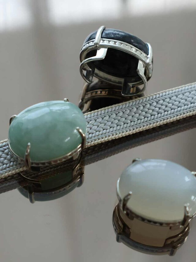 翡翠彫刻帯留め　総重量11g 翡翠彫刻帯留め 総重量11g 翡翠彫刻帯留め 総重量11g 2025年最新