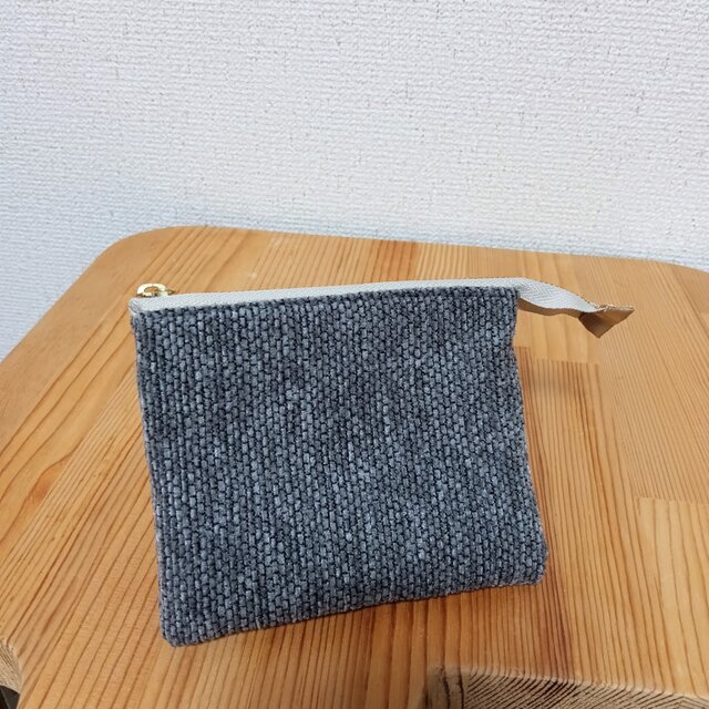 色が選べる　端までしっかり開くポーチ