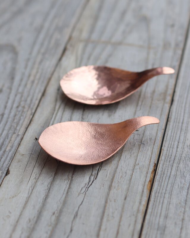鎚目模様の純銅茶匙 つぶ | iichi 日々の暮らしを心地よくする