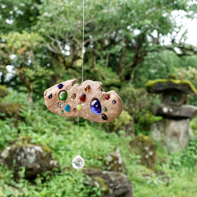 お部屋の中に太陽を 流木とサンキャッチャー&モビール 窓の装飾 ガラス