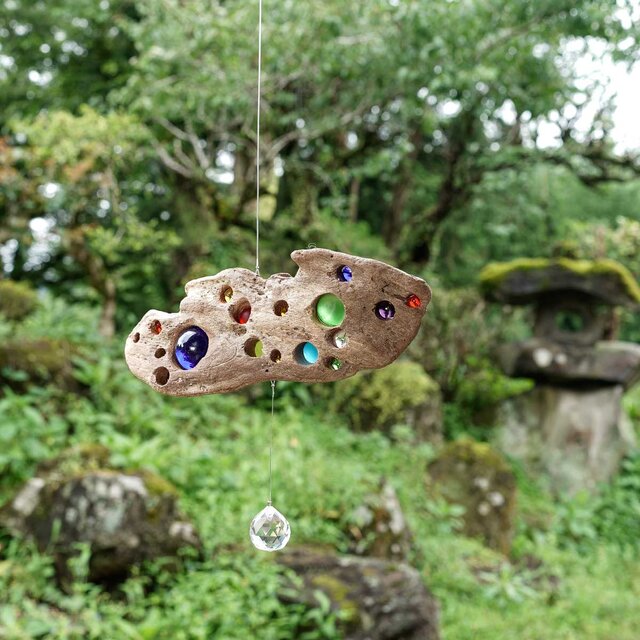 お部屋の中に太陽を 流木とサンキャッチャー&モビール 窓の装飾 ガラス