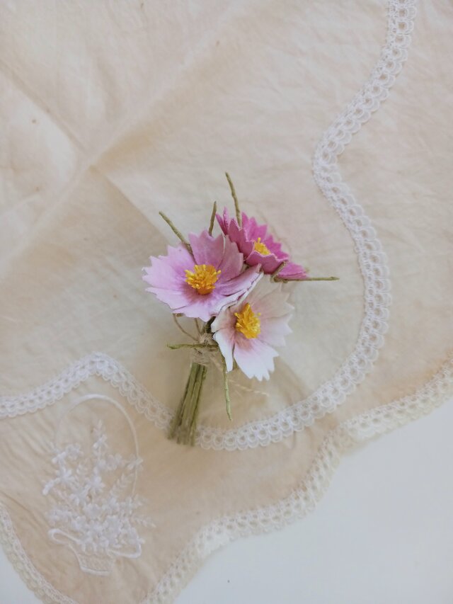 染め布花＊コスモスのコサージュ