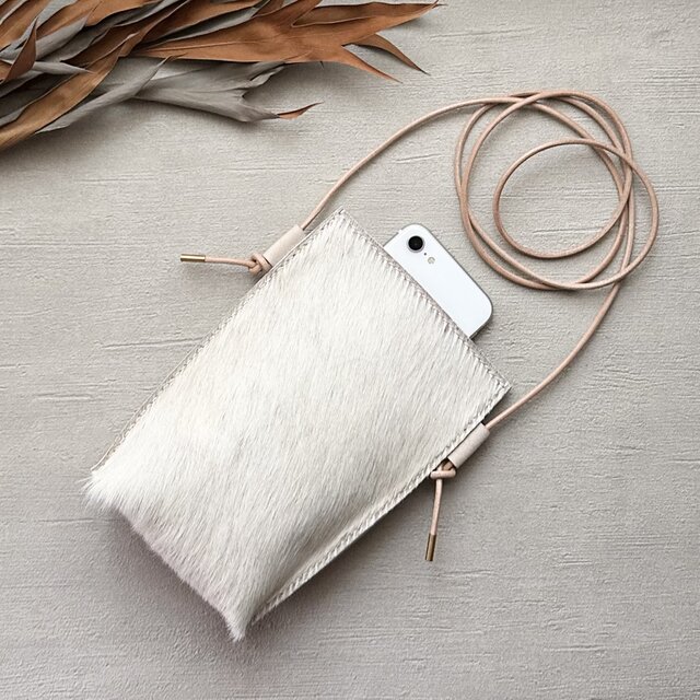 スマホポシェット・スマホショルダー  ˗ˏˋ gusset ˎˊ˗ 牛毛皮ハラコ / 無地ホワイト
