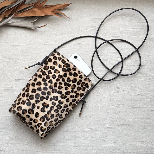 スマホポシェット・スマホショルダー  ˗ˏˋ gusset ˎˊ˗  牛毛皮ハラコ / レオパード柄