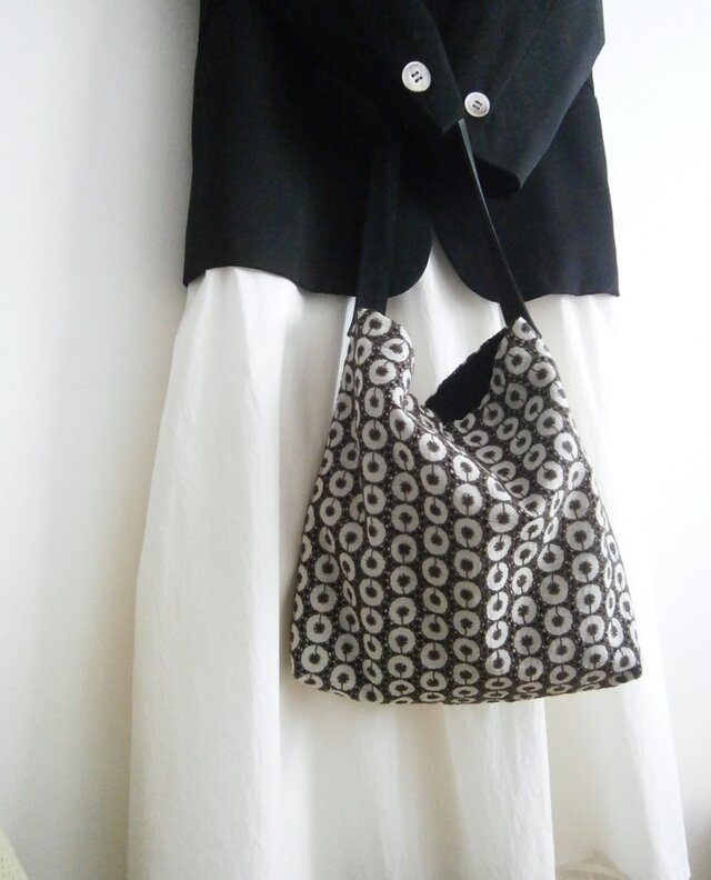 TRAUM.linokekena－flat□花刺繍toteリネン/コットン/他 TRAUM.linokekena－flat□花刺繍toteリネン/コットン/他