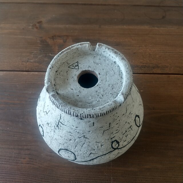 流線形の植木鉢 | iichi 日々の暮らしを心地よくするハンドメイドや