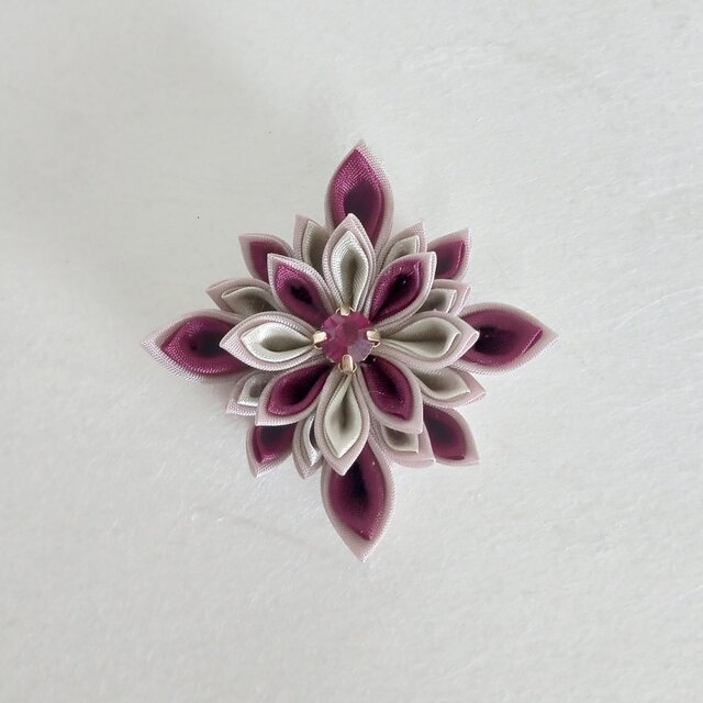 花咲み　ブローチ　星花 　ルビーレッド　つまみ細工