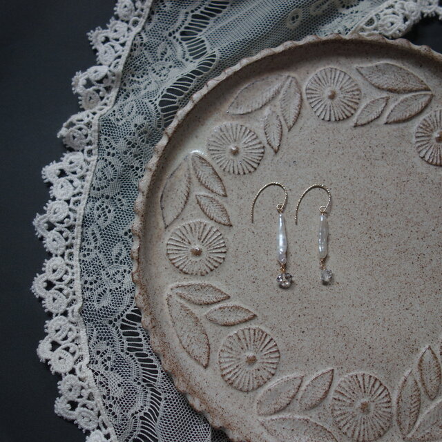 14kgf スティックパールとハーキマーのピアス