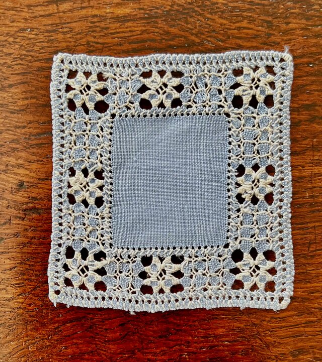 ミニドイリー B, 水色